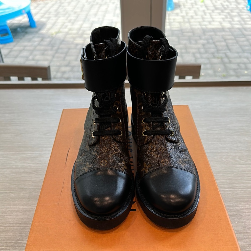 Louis Vuitton Logo Turnlock Booties Size 37.5